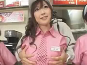 島國餐廳女服務員給蛇男各種性騷擾 靜止時間