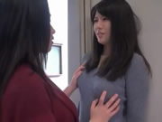島國兩個淫女在野外玩互舔親吻遊戲