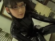 日本清純蘿莉 北見えり 穿著乳膠衣誘惑